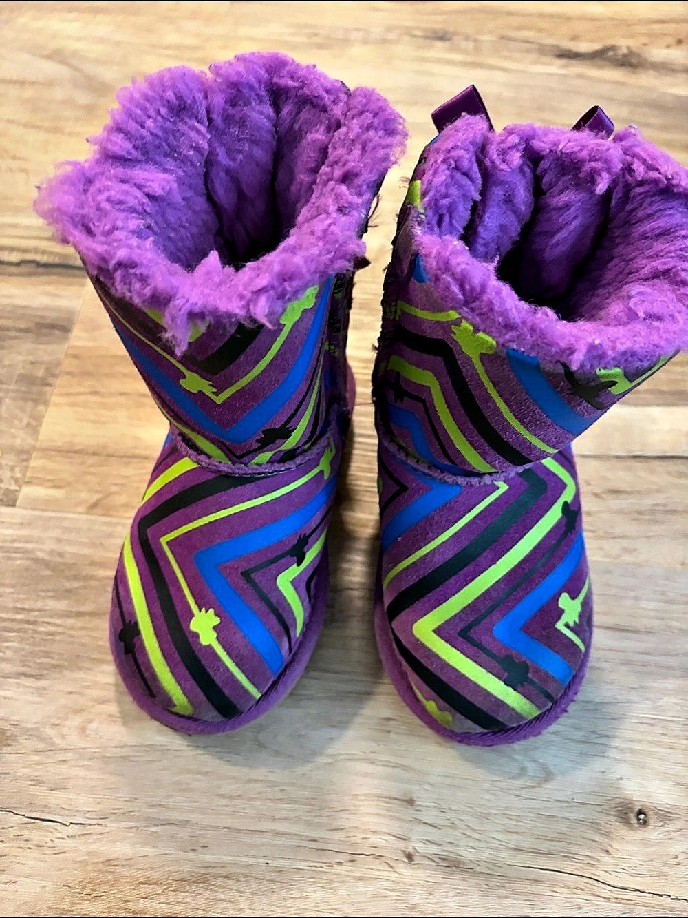 UGG Kids Bailey Bow Geometric Chevron Print Boot Boots Purple & Blue US 8